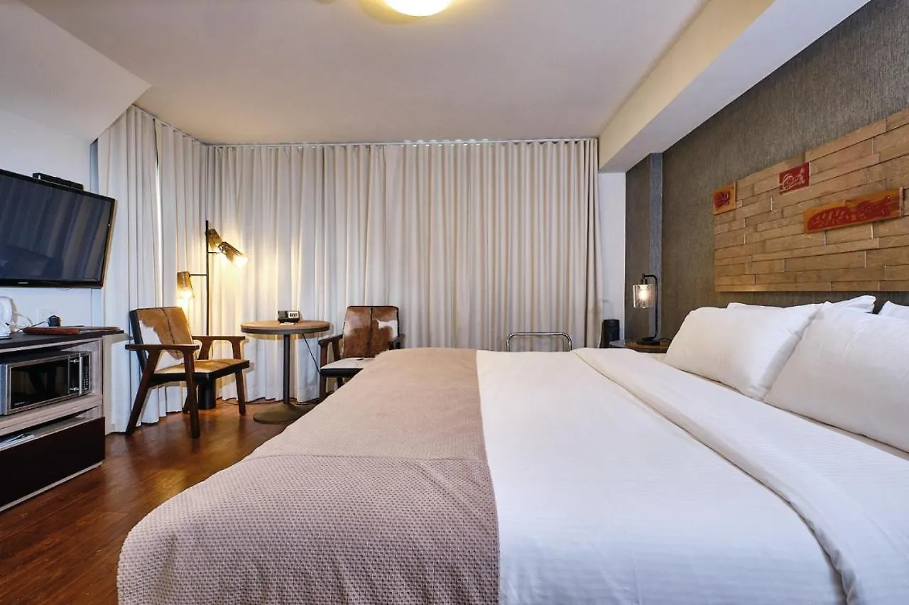 Skwachays Lodge Vancouver Hotel