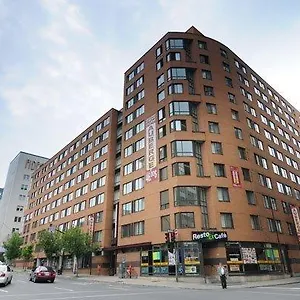 https://residences-uqam-est.hotels-in-montreal.org